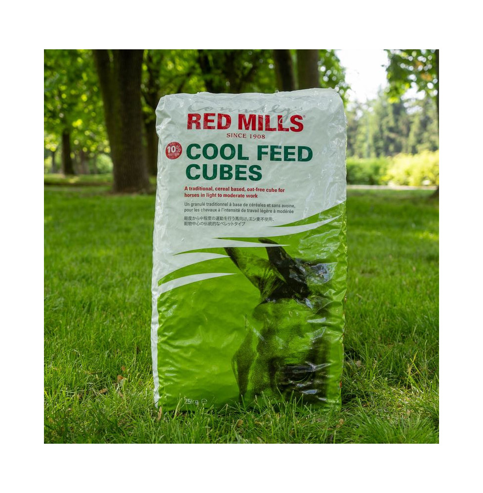 Pasza  10% Cool Feed Cubes Red Mills